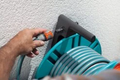 Gardena Classic Wall-Mounted Hose Reel W/ Hose Guide - 2650 13 Gardena Classic Wall-Mounted Hose Reel W/ Hose Guide - 2650 -Irrigation Tool Store garden hose reels gardena classic wall mounted hose reel w hose guide 2650 35441213800614