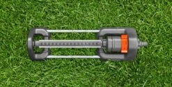Gardena Aqua M 250 M² Oscillating Garden Sprinkler - 18702 -Irrigation Tool Store lawn sprinklers gardena aqua m 250 m oscillating garden sprinkler 18702 35441487839398