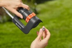 Gardena Aqua M 250 M² Oscillating Garden Sprinkler - 18702 -Irrigation Tool Store lawn sprinklers gardena aqua m 250 m oscillating garden sprinkler 18702 35441487872166