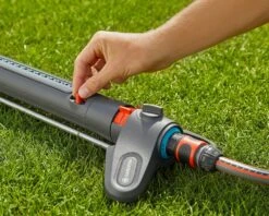 Gardena Aquazoom M 250 M² Oscillating Sprinkler - 18712 -Irrigation Tool Store lawn sprinklers gardena aquazoom m 250 m oscillating sprinkler 18712 35441575657638