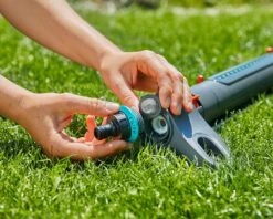 Gardena Aquazoom M 250 M² Oscillating Sprinkler - 18712 -Irrigation Tool Store lawn sprinklers gardena aquazoom m 250 m oscillating sprinkler 18712 35441575690406